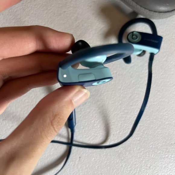 Powerbeats3 Wireless In-Ear Headphones - Flash Blue - Picture 6 of 14